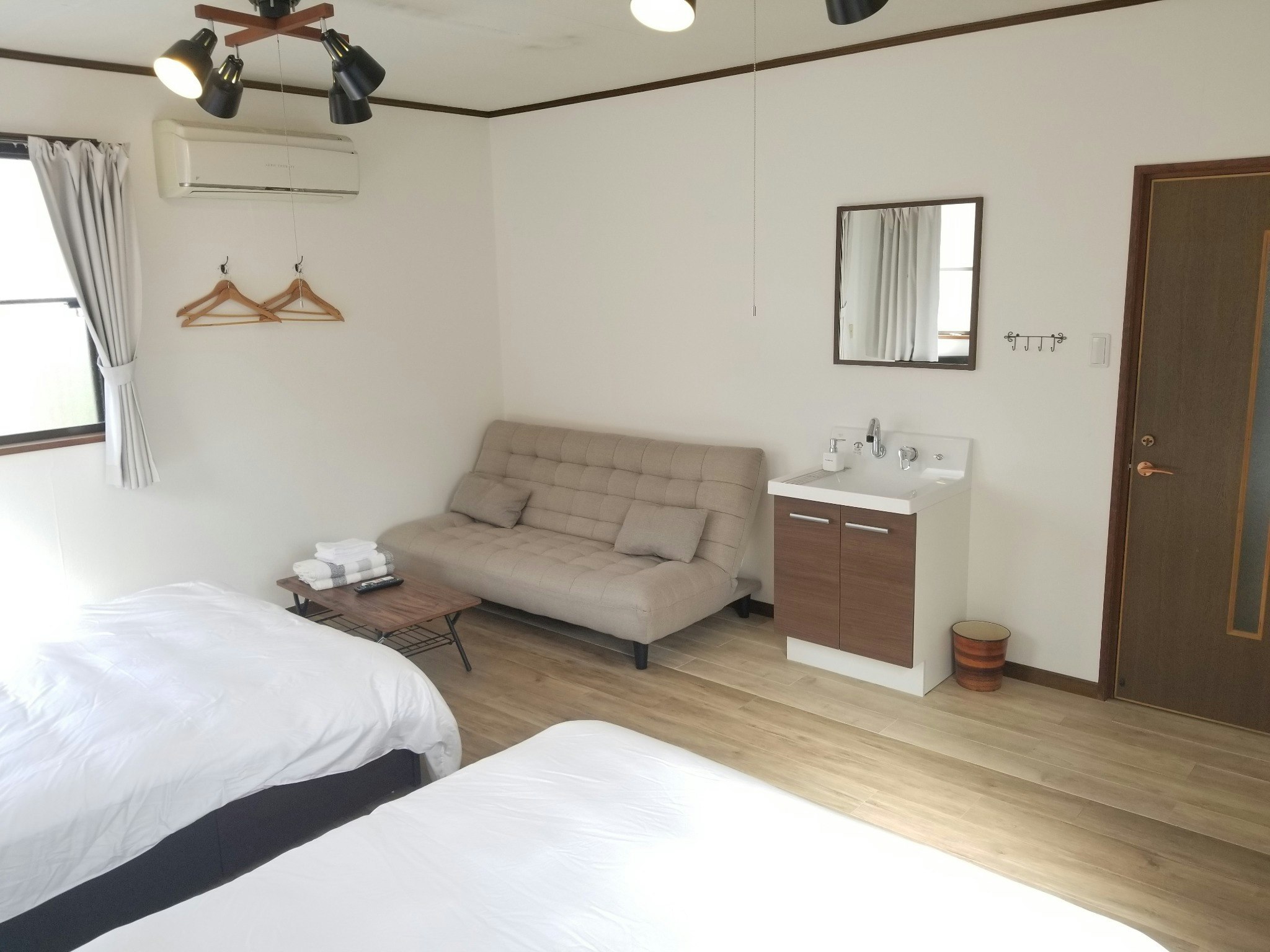 Whole apartment with spacious room, close to beach
